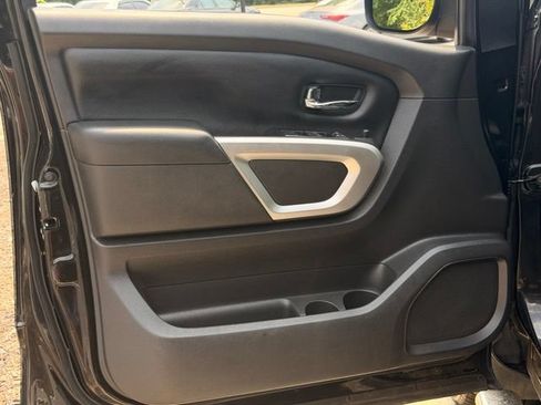 Used 2017 Nissan Titan SV RWD image 21
