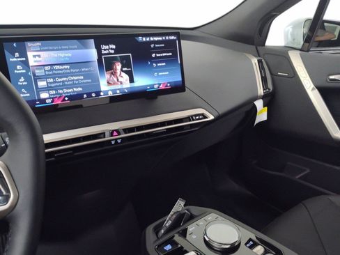 Used 2025 BMW iX xDrive50 w/ Premium Package image 21