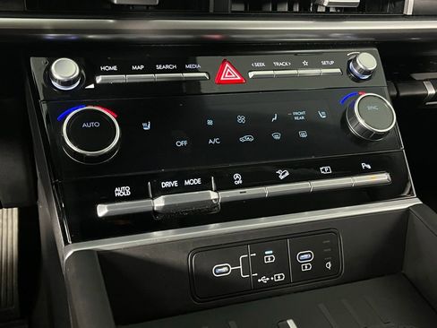 Used 2025 Hyundai Santa Fe SEL image 17