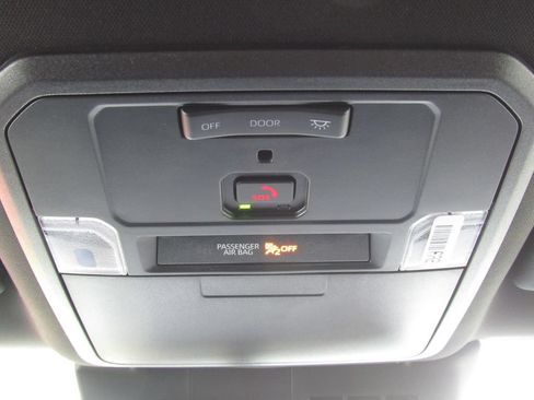 Certified 2025 Toyota Tacoma SR5 AWD/4WD image 28