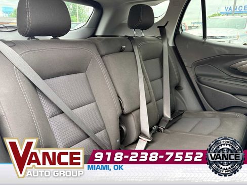 Used 2024 GMC Terrain SLE w/ Driver Convenience Package FWD image 17