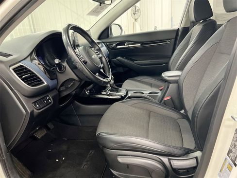 Used 2023 Kia Seltos S image 18