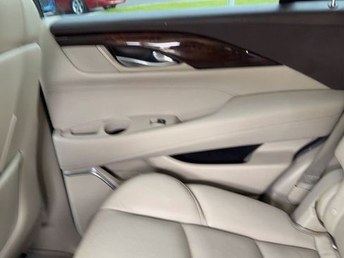 Used 2015 Cadillac Escalade Luxury image 36