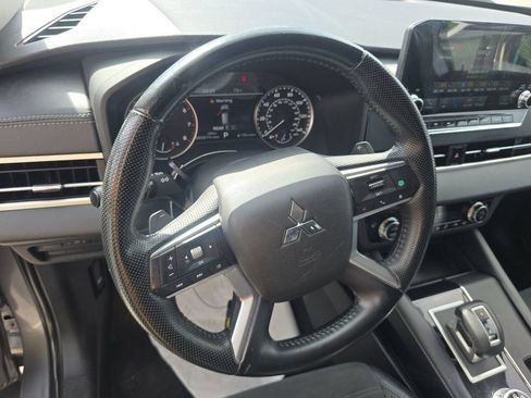 Used 2022 Mitsubishi Outlander SE AWD/4WD image 3