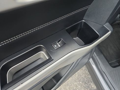 Used 2022 Ford Explorer XLT image 12