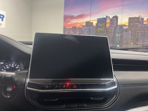 New 2026 Jeep Compass Latitude image 13