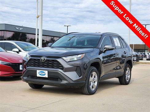 Used 2022 Toyota RAV4 XLE image 2
