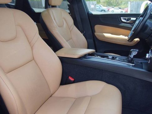 Used 2018 Volvo XC60 T6 Momentum w/ Convenience Package AWD/4WD image 19