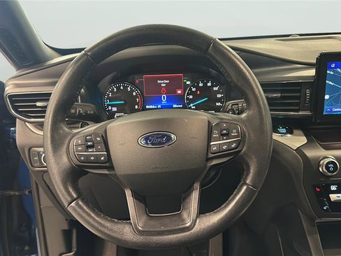 Used 2020 Ford Explorer XLT w/ Equipment Group 202A image 12