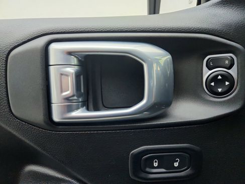 Used 2024 Jeep Wrangler Sport S image 18