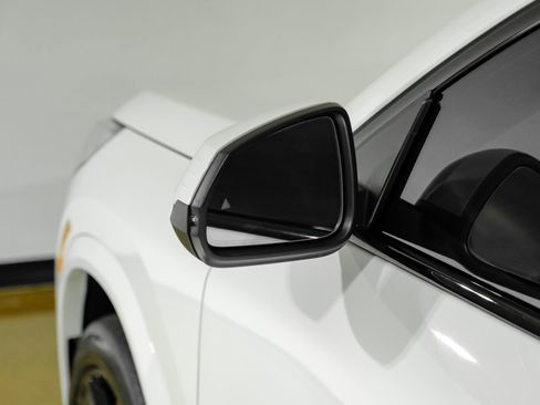 Used 2025 BMW X2 xDrive28i w/ M Sport Package AWD/4WD image 45
