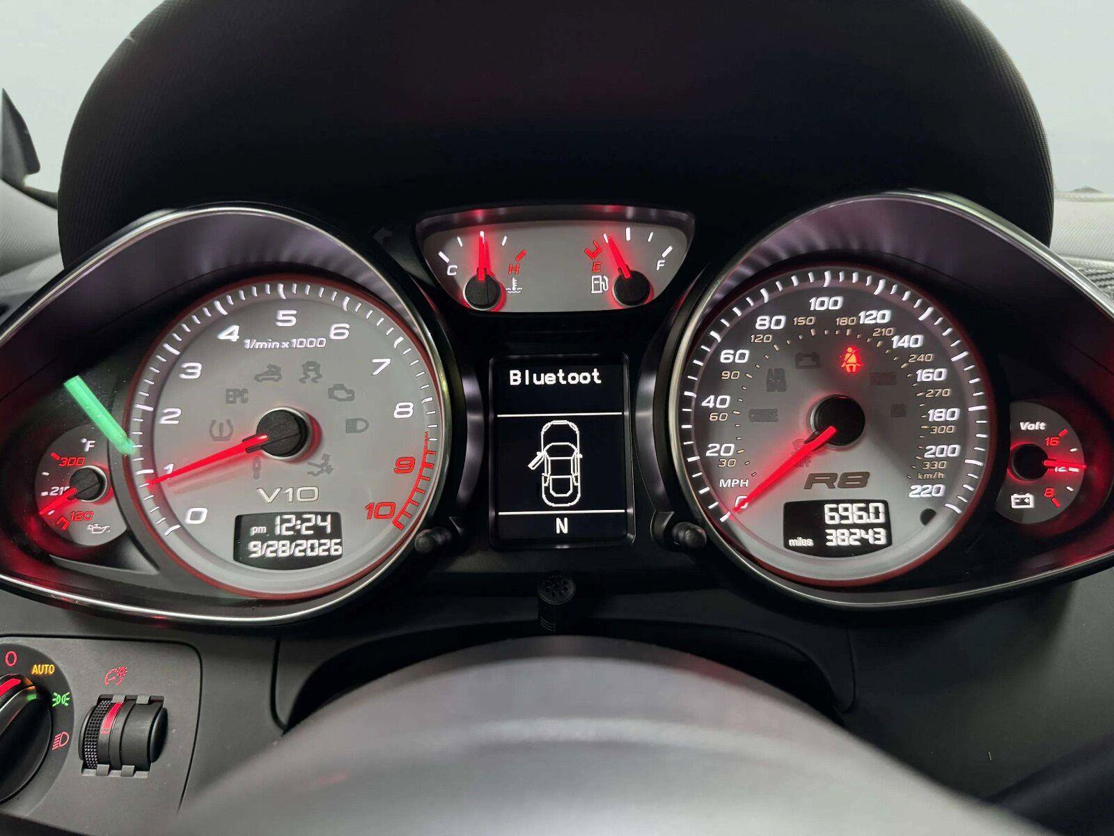 Used 2011 Audi R8 V10 AWD/4WD image 21