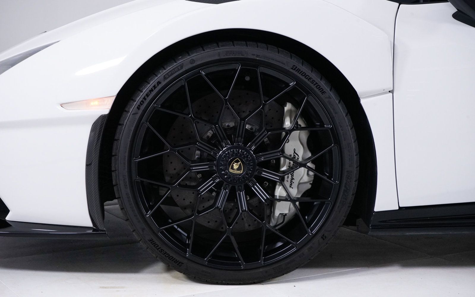 Used 2023 Lamborghini Huracan STO RWD image 11