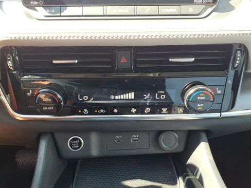 Used 2023 Nissan Rogue SV w/ SV Premium Package AWD/4WD image 19