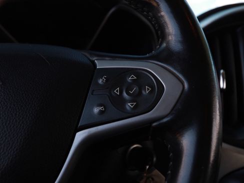 Used 2020 Chevrolet Colorado LT w/ Safety Package RWD image 18