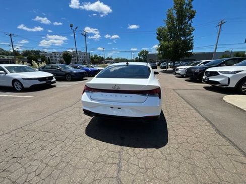 Used 2021 Hyundai Elantra SE FWD image 13