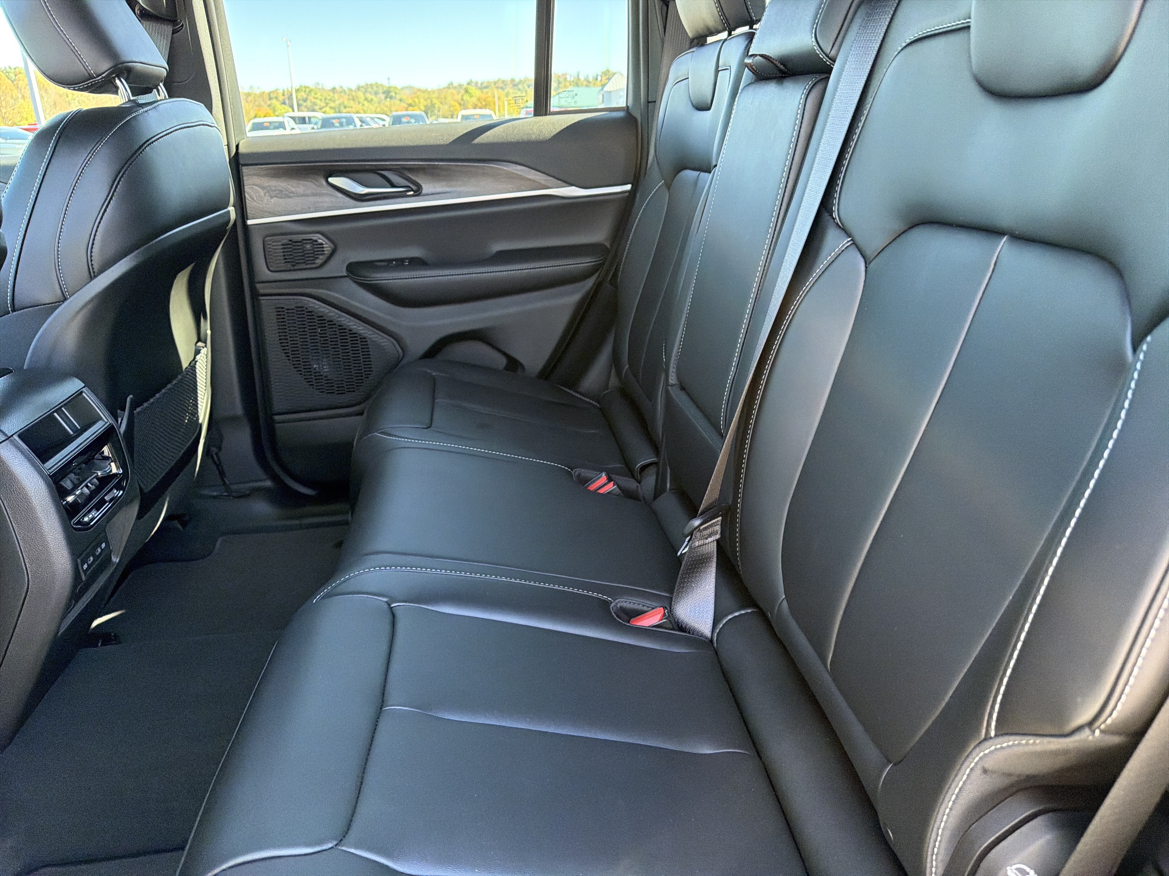 New 2027 Jeep Grand Cherokee Limited AWD/4WD image 13
