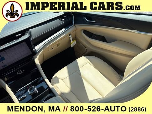 New 2026 Jeep Grand Cherokee Limited w/ Limited Altitude Package AWD/4WD image 19