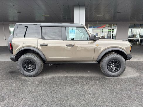 New 2026 Ford Bronco Badlands image 3