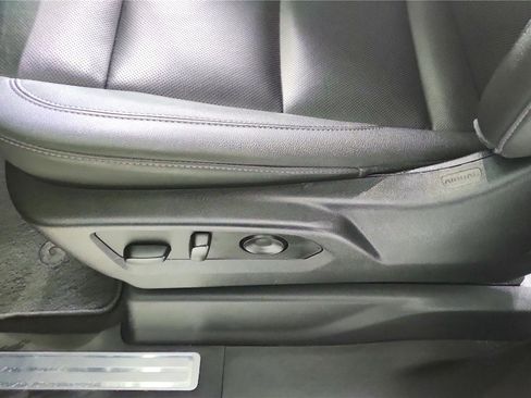 Used 2025 GMC Sierra 1500 SLT image 31