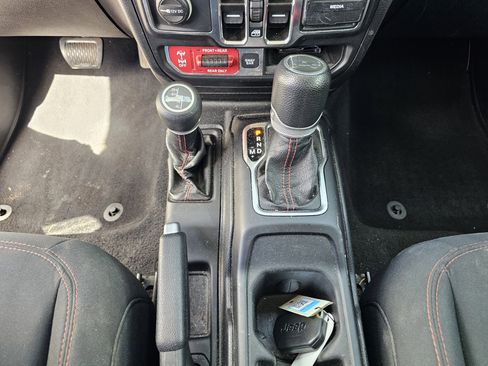 Used 2020 Jeep Wrangler Unlimited Rubicon AWD/4WD image 26