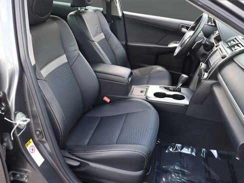 Used 2012 Toyota Camry SE FWD image 18