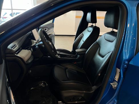 Used 2025 Jeep Compass Limited AWD/4WD image 27