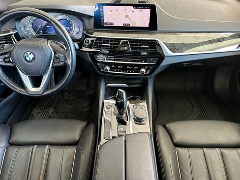 Used 2019 BMW 530i w/ Luxury Package RWD image 3