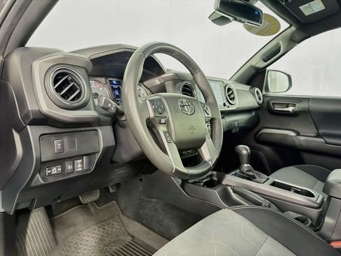 Used 2022 Toyota Tacoma TRD Sport w/ Technology Package AWD/4WD image 14