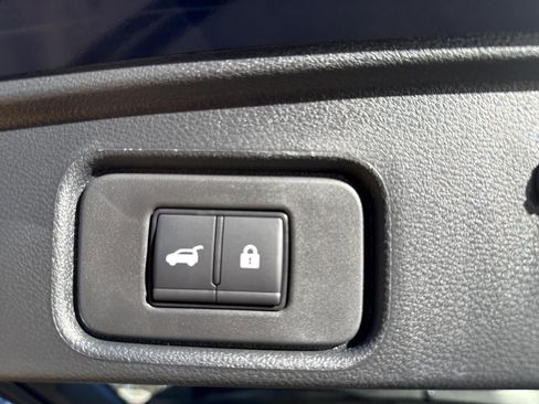 New 2025 Nissan Pathfinder Platinum w/ Black Appearance Package image 6