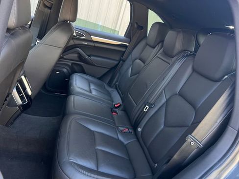 Used 2018 Porsche Cayenne Platinum Edition image 20