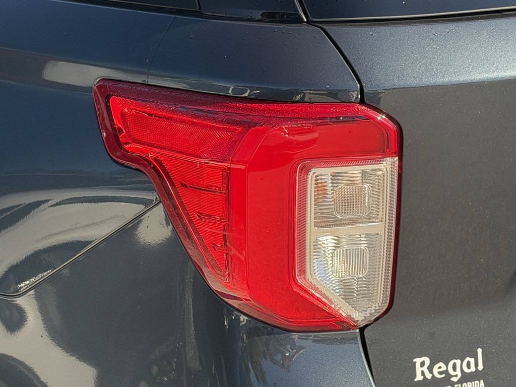 Used 2022 Ford Explorer XLT w/ Equipment Group 202A RWD image 11