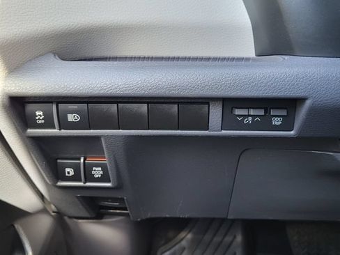 Used 2023 Toyota Sienna XLE FWD image 21