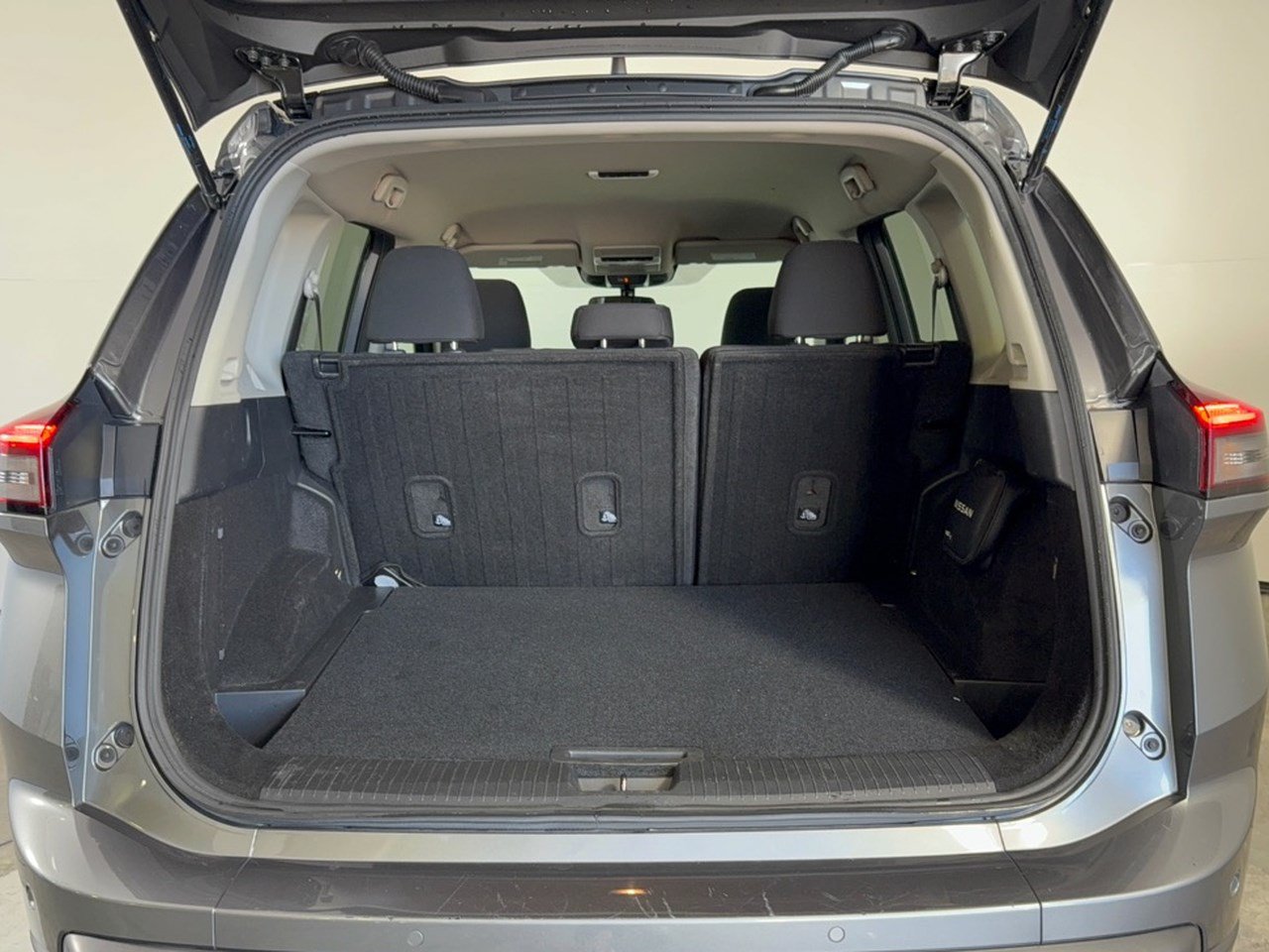 Used 2024 Nissan Rogue S AWD/4WD image 28