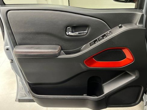 Used 2023 Nissan Frontier PRO-4X w/ Pro Convenience Package image 11