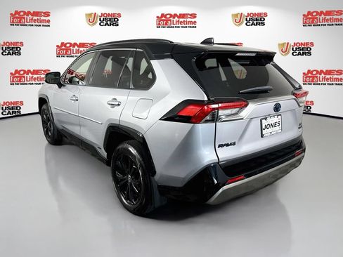 Used 2022 Toyota RAV4 XSE AWD/4WD image 2
