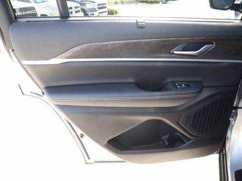 New 2025 Jeep Grand Cherokee L Limited w/ Luxury Tech Group II image 19