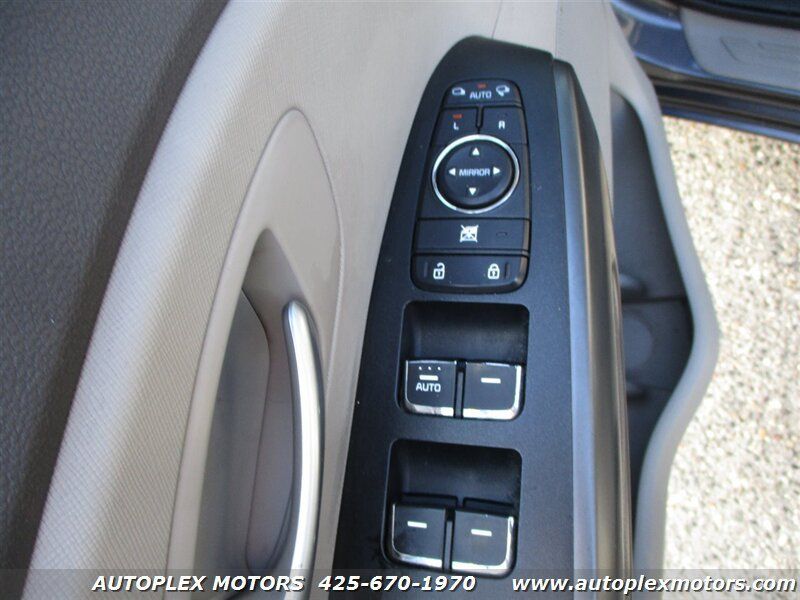 Used 2016 Kia Sedona LX w/ LX Essentials Premium Package FWD image 31