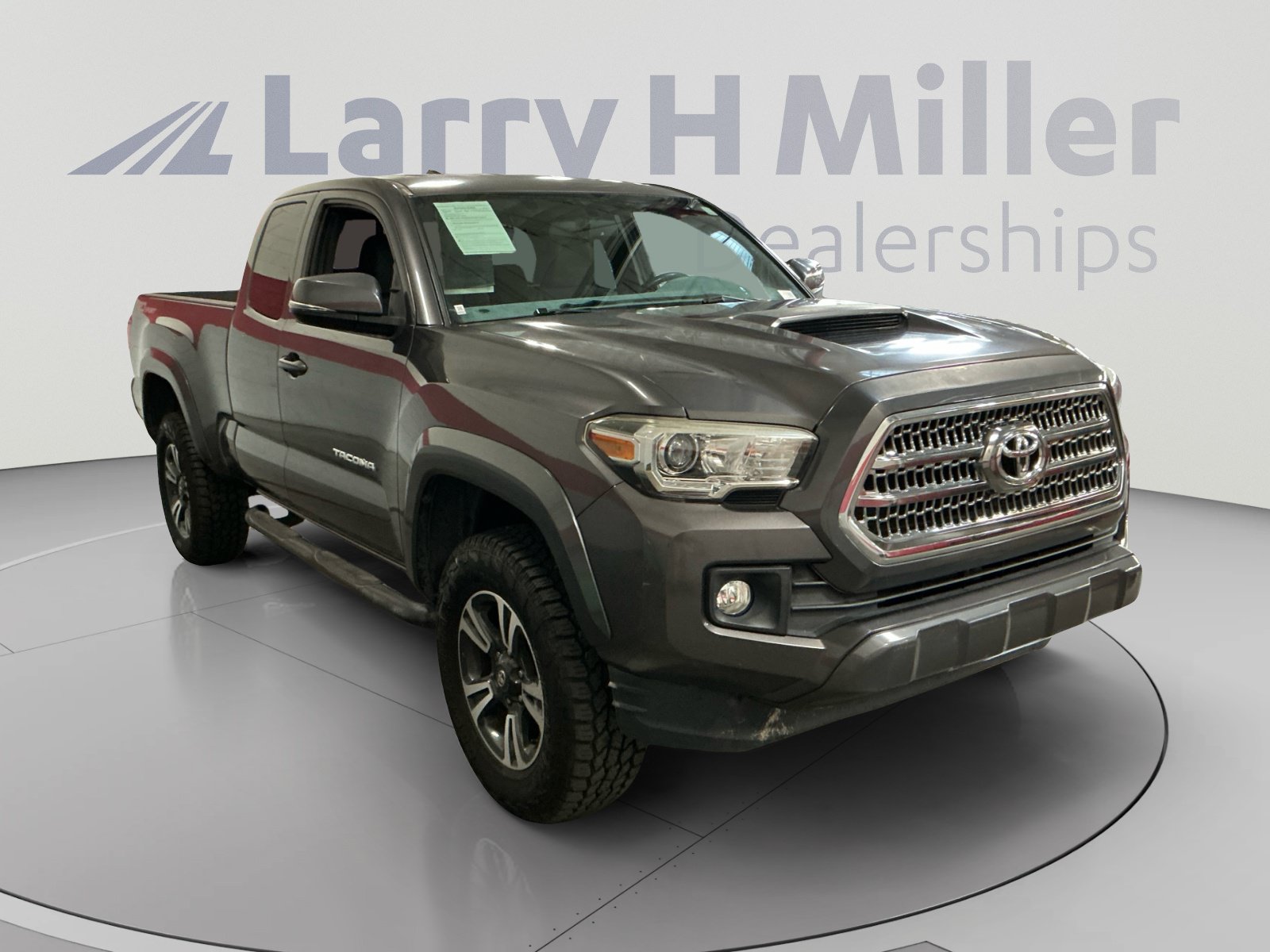 Used 2016 Toyota Tacoma TRD Sport w/ Towing Package RWD image 7