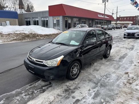 Used 2011 Ford Focus SE w/ Sedan SE Appearance Pkg image 1