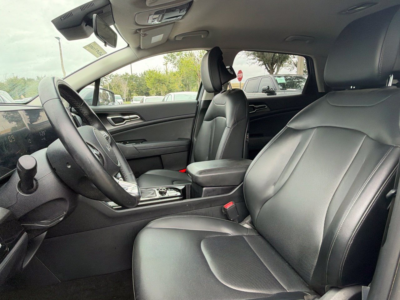 Used 2025 Kia Sportage EX FWD image 6