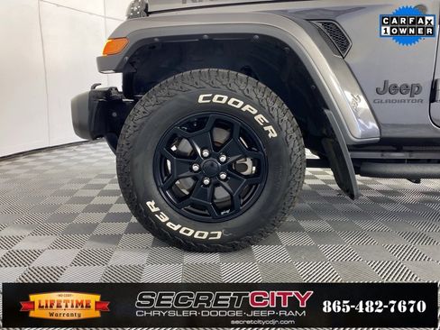 Used 2021 Jeep Gladiator Willys image 9