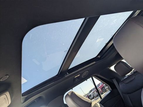 Used 2025 Ford Explorer Platinum w/ Ultimate Package image 17