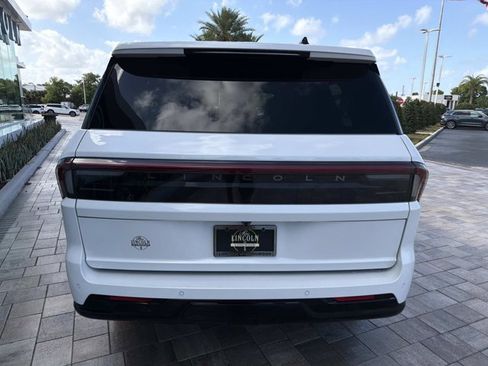 New 2026 Lincoln Navigator L Black Label AWD/4WD image 3