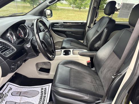 Used 2020 Dodge Grand Caravan SXT FWD image 9