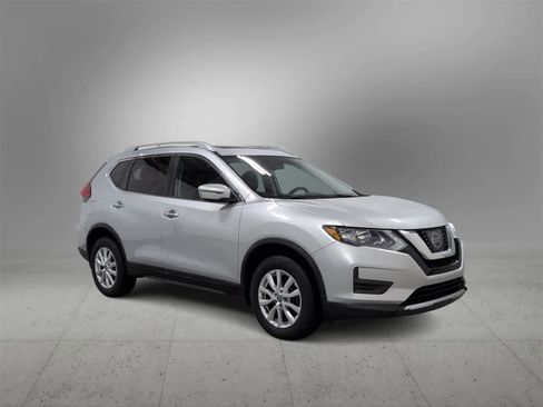 Used 2017 Nissan Rogue SV w/ Sun & Sound Touring Package image 2