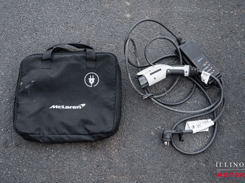 Used 2023 McLaren Artura image 40