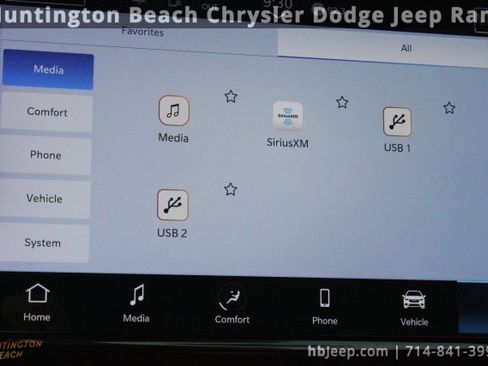 Used 2023 Chrysler Pacifica Touring-L image 27
