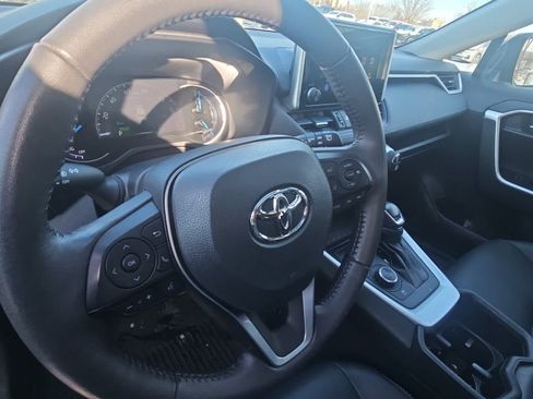 Used 2023 Toyota RAV4 XLE Premium image 5