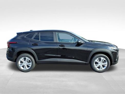 New 2026 Chevrolet Trax LS FWD image 2